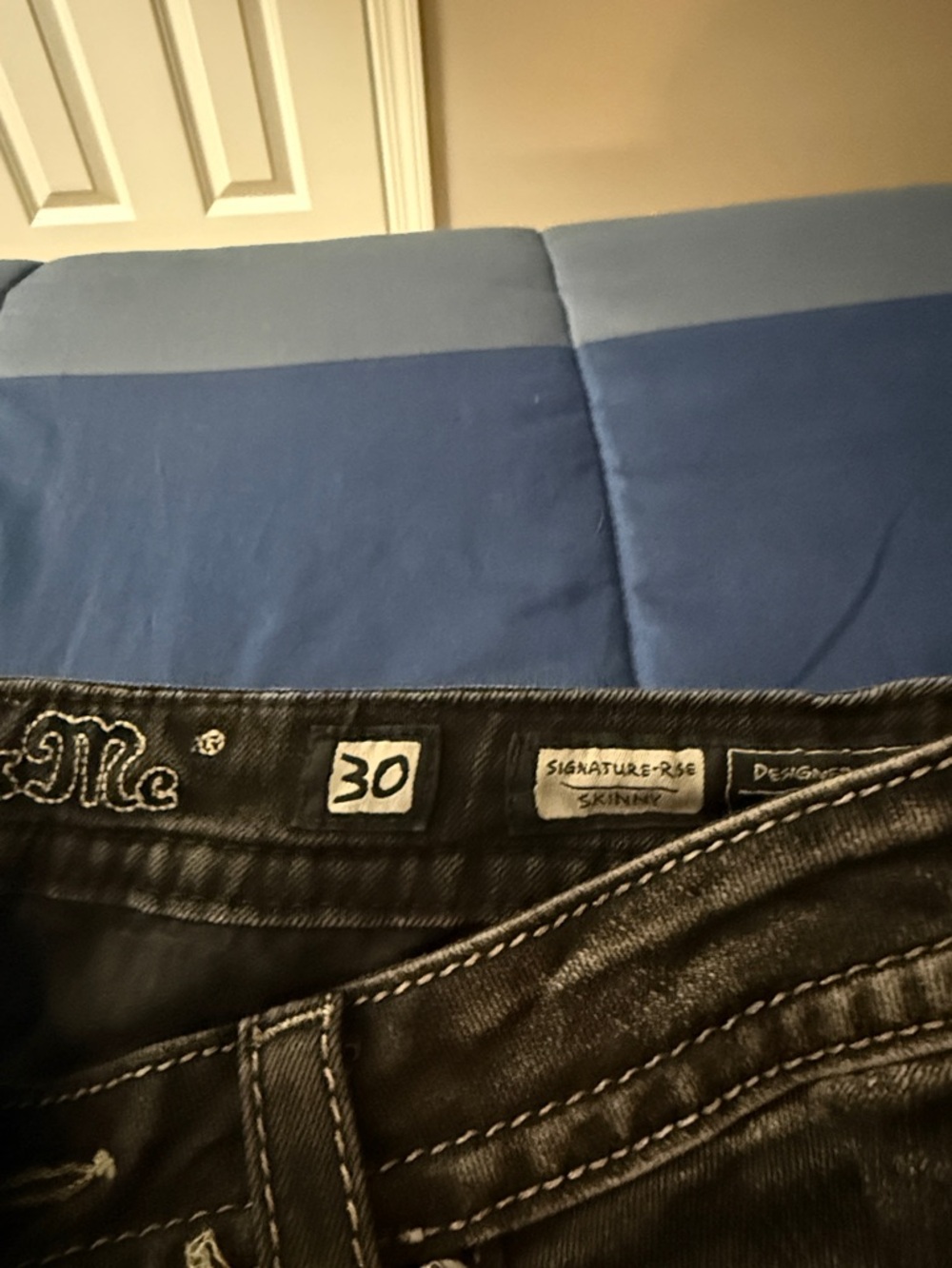 Miss Me Black Skinny Jeans with Embellished Back Pocket - Picture 4 of 4